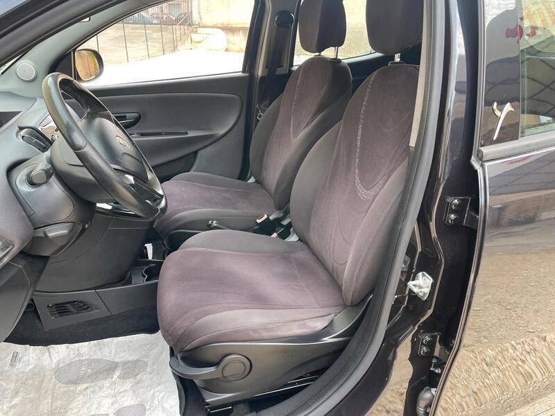 Usata Lancia Ypsilon 95 CV (69 kW) 2012 Nero Utilitaria