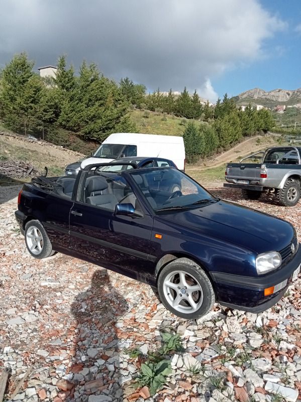 Usata VW Golf Cabriolet 90 CV (66 kW) 1995 Blu Cabrio