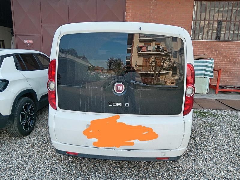 Usata Fiat Doblò 105 CV (77 kW) 2015 Bianco Monovolume