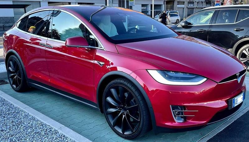 Usata Tesla Model X 158 kW (215 CV) 2021 Rosso SUV