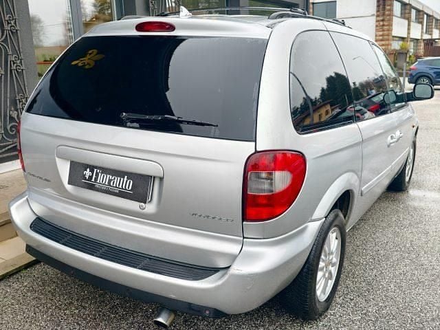 Usata Chrysler Voyager 150 CV (110 kW) 2007 Argento Monovolume