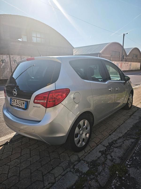 Usata Opel Meriva 95 CV (69 kW) 2012 Grigio Monovolume