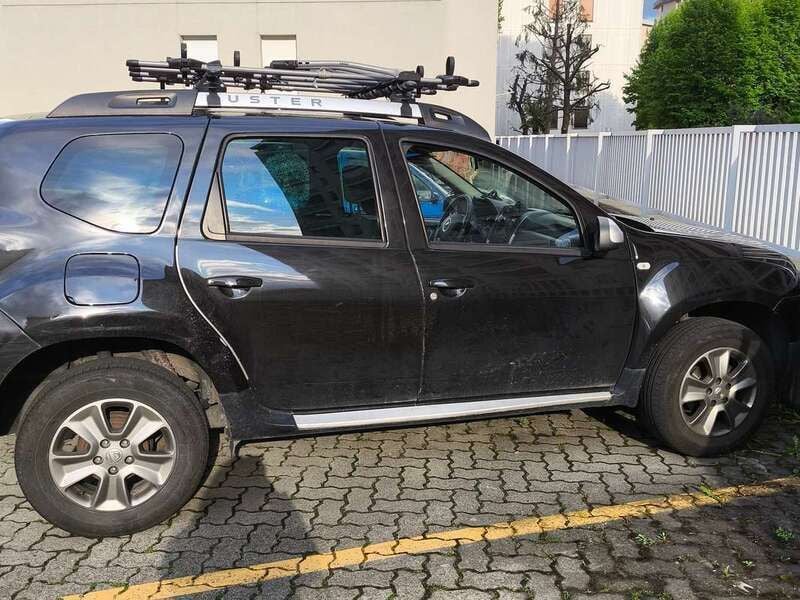 Nero Usata 2015 Dacia Duster Lauréate SUV | 6300 € (Ottimo prezzo) - Immagine 1/4