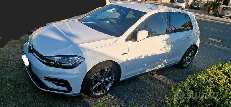 Bianco Usata 2017 VW Golf VII R-line Tre volumi | 17.200 € (Buon prezzo) - Immagine 1/4