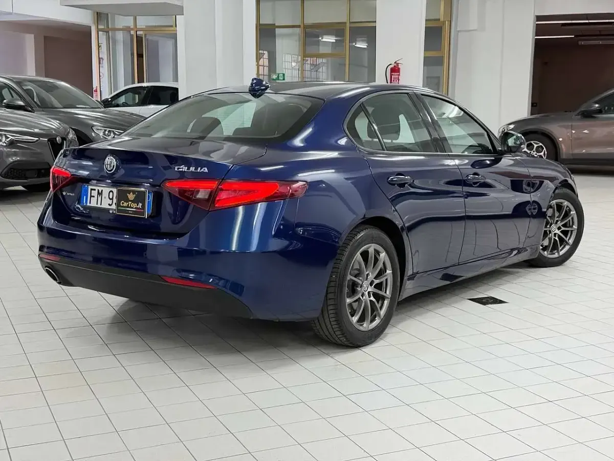 Usata Alfa Romeo Giulia Super 150 CV (110 kW) 2017 Blu montecarlo Berlina