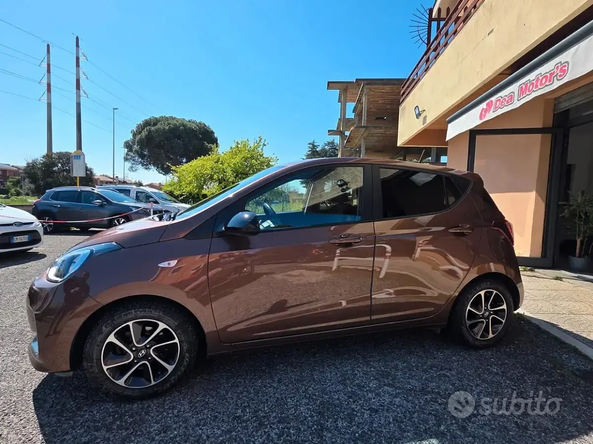 Usata Hyundai i10 65 CV (47 kW) 2019 Marrone Utilitaria