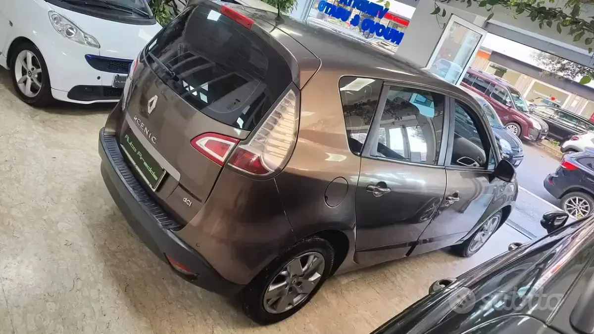Usata Renault Scénic 110 CV (80 kW) 2011 Marrone Monovolume