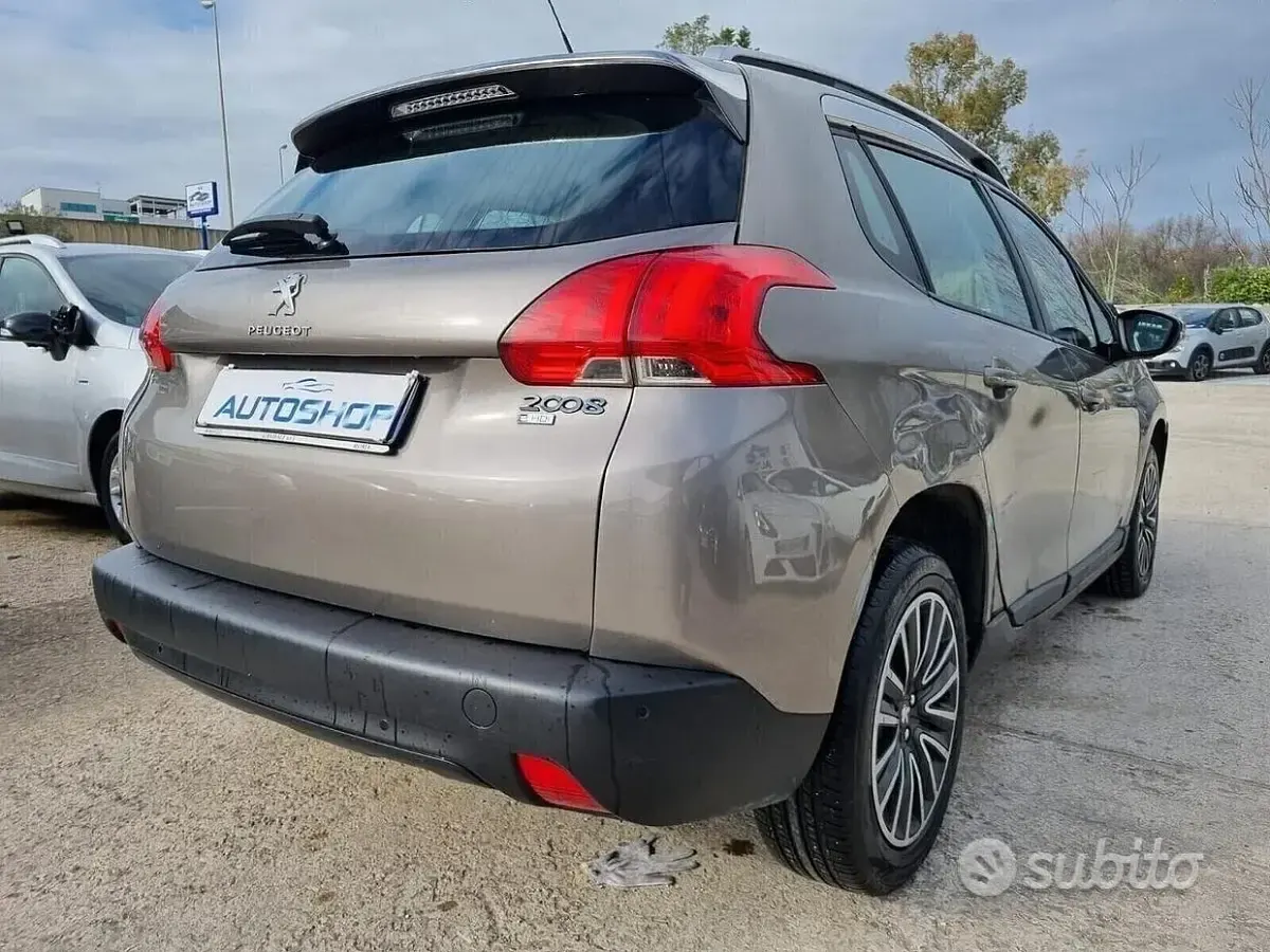 Usata Peugeot 2008 Active 92 CV (67 kW) 2015 Grigio scuro metallizzato SUV