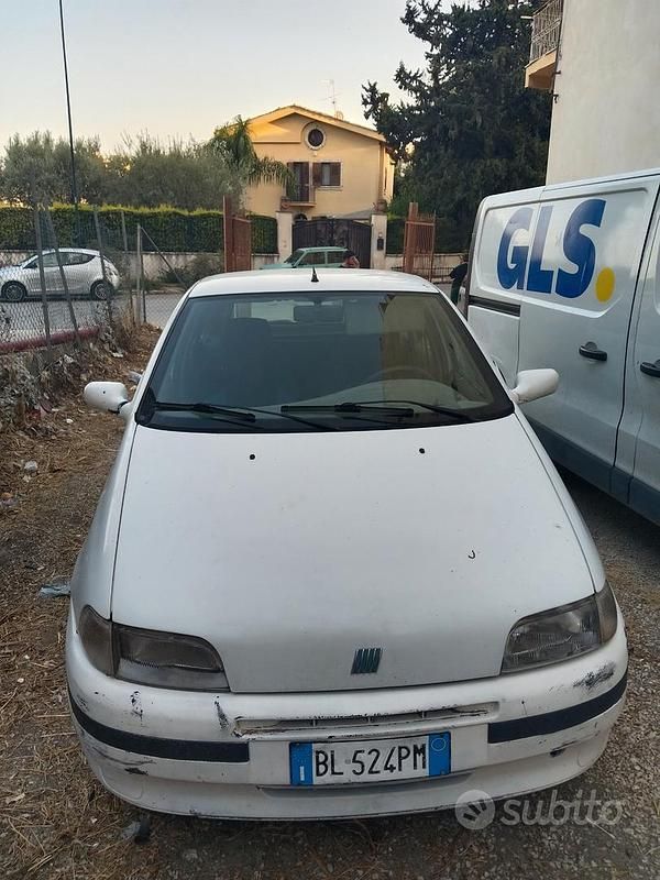 Usata Fiat Punto 54 CV (39 kW) 1999 Bianco Utilitaria