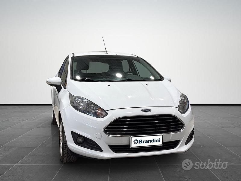 Usata Ford Fiesta 60 CV (44 kW) 2014 Bianco Utilitaria