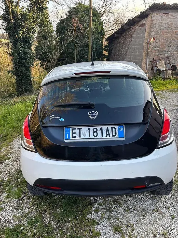 Usata Lancia Ypsilon 85 CV (62 kW) 2012 Bianco Utilitaria