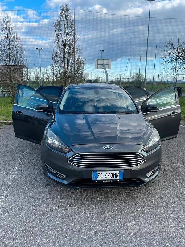 Grigio Usata 2016 Ford Focus Titanium X Tre volumi | 7800 € (Buon prezzo) - Immagine 1/4