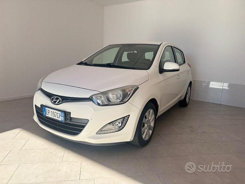 Usata Hyundai i20 Edition 85 CV (62 kW) 2013 Bianco Berlina