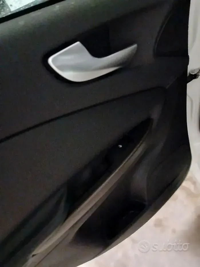 Usata Alfa Romeo Giulietta 105 CV (77 kW) 2014 Bianco Utilitaria