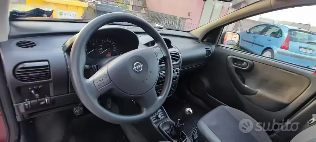 Usata Opel Corsa 65 CV (47 kW) 2002 Rosso Utilitaria