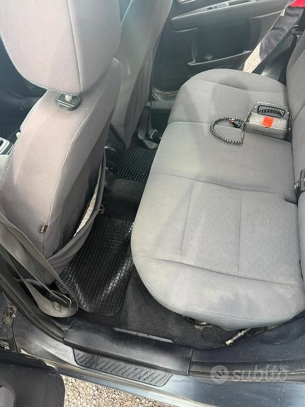 Usata Mazda 2 68 CV (50 kW) 2005 Grigio Utilitaria