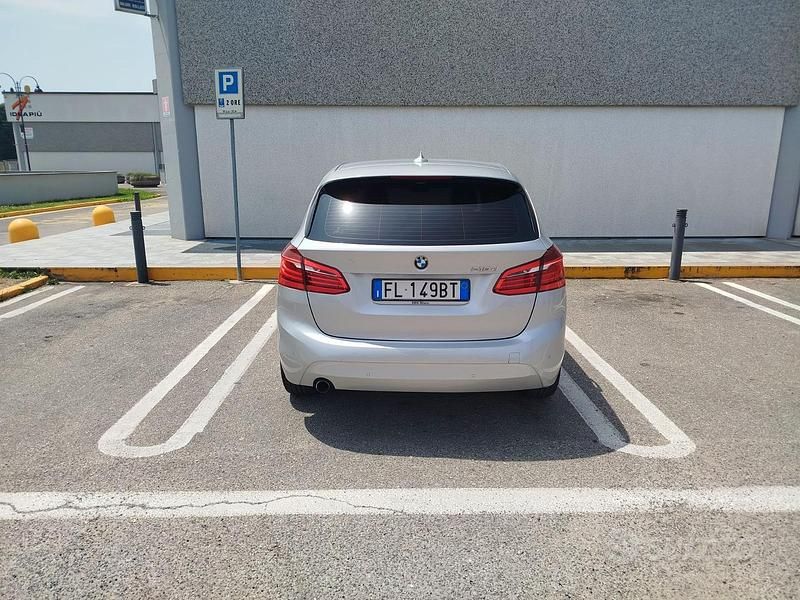Usata BMW 218 Active Tourer Advantage 150 CV (110 kW) 2017 Argento Monovolume