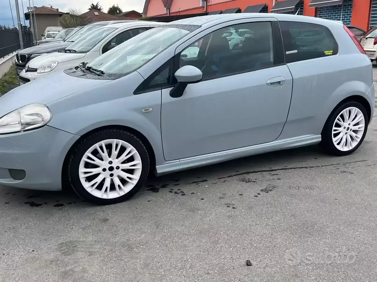 Usata Fiat Grande Punto 90 CV (66 kW) 2006 Utilitaria