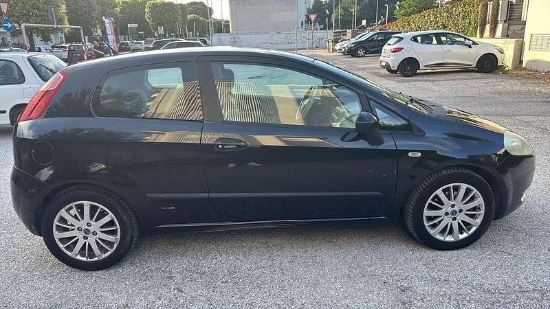 Usata Fiat Grande Punto Dynamic 90 CV (66 kW) 2005 Utilitaria