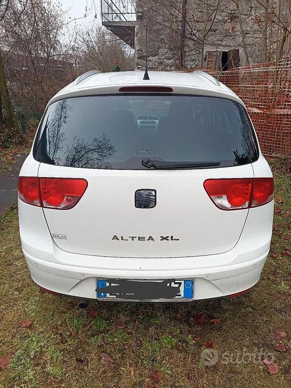 Usata Seat Altea XL 105 CV (77 kW) 2011 Bianco Monovolume