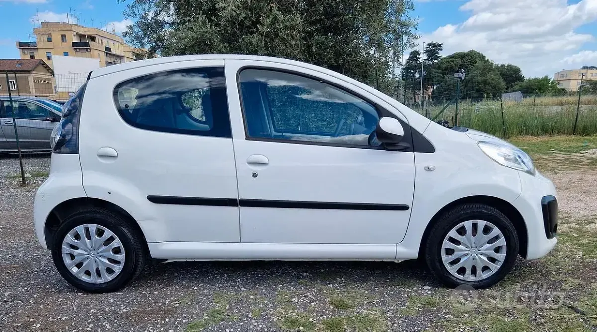 Gebraucht Citroën C1 Exclusive 68 PS (50 kW) 2013 Weiß Kleinwagen