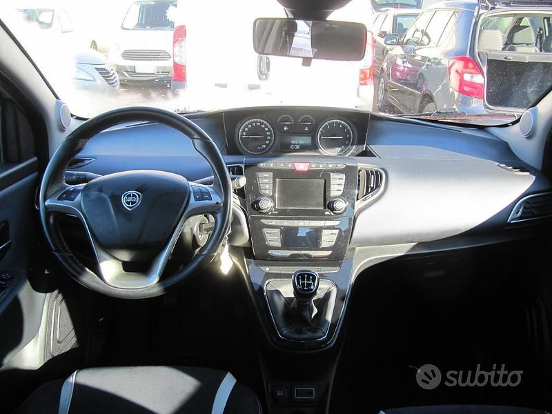 Usata Lancia Ypsilon 69 CV (50 kW) 2017 Grigio Utilitaria