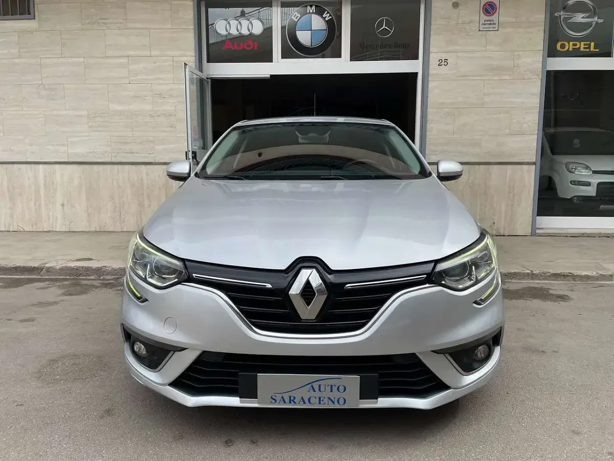 Usata Renault Mégane Business 116 CV (85 kW) 2019 Grigio argento met. Berlina