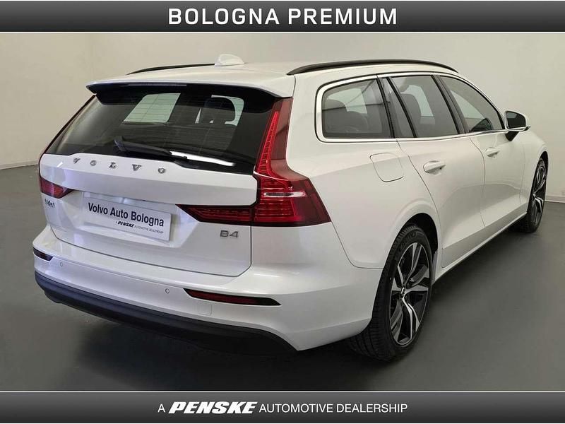 Usata Volvo V60 Core 197 CV (144 kW) 2025 Bianco Station wagon