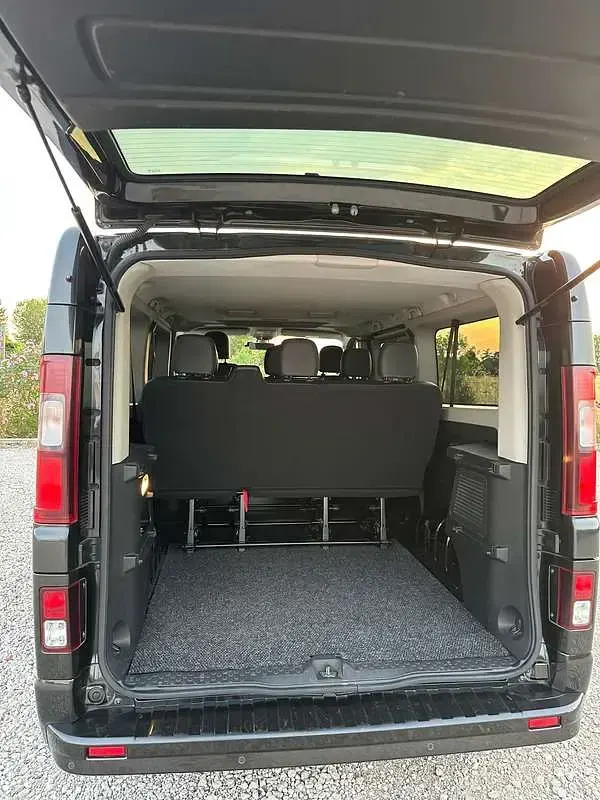 Usata Opel Vivaro 145 CV (106 kW) 2018 Nero Monovolume