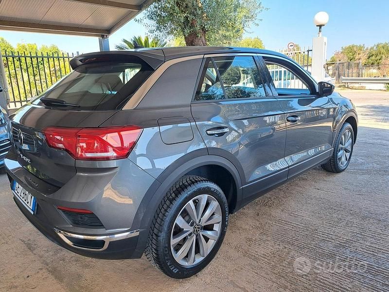 Usata VW T-Roc Business 150 CV (110 kW) 2021 Grigio SUV