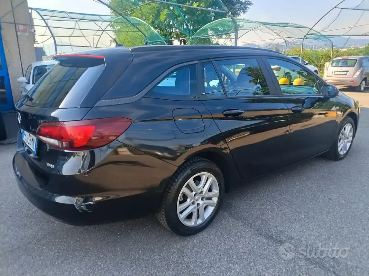 Usata Opel Astra Innovation 150 CV (110 kW) 2016 Nero Station wagon