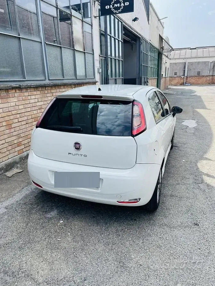 Usata Fiat Punto 69 CV (50 kW) 2013 Bianco Utilitaria
