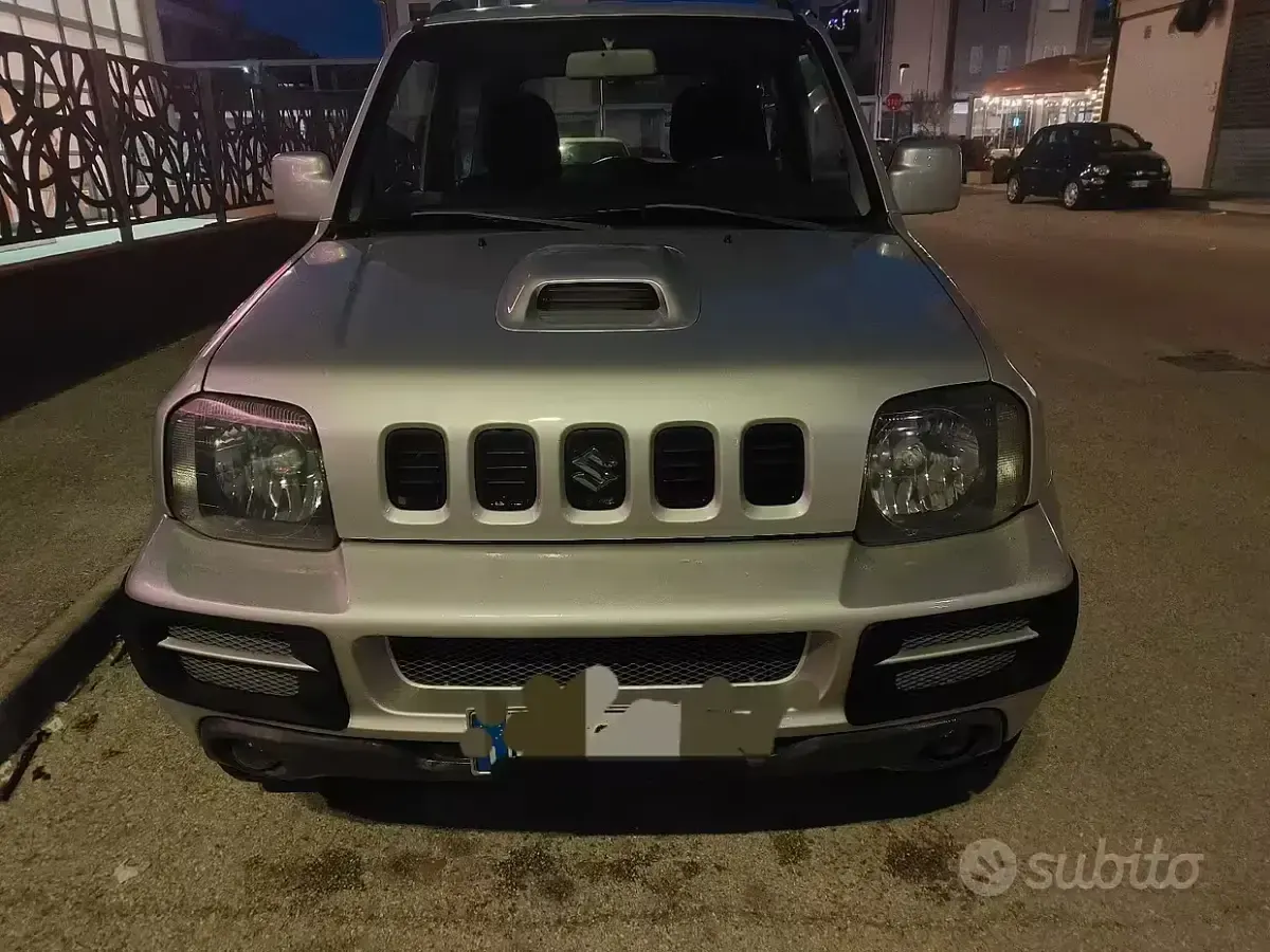 Usata Suzuki Jimny 86 CV (63 kW) 2006 Grigio SUV