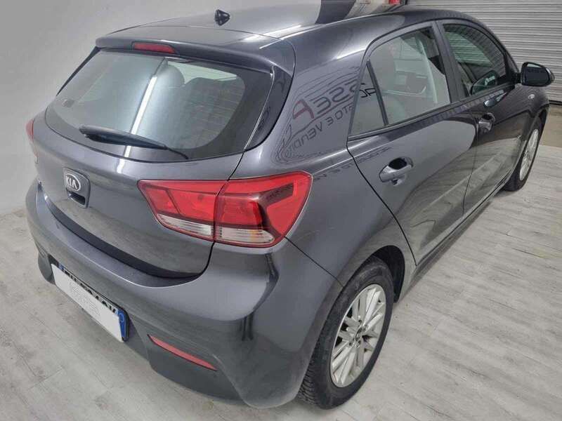 Usata Kia Rio 85 CV (62 kW) 2017 Grigio Berlina