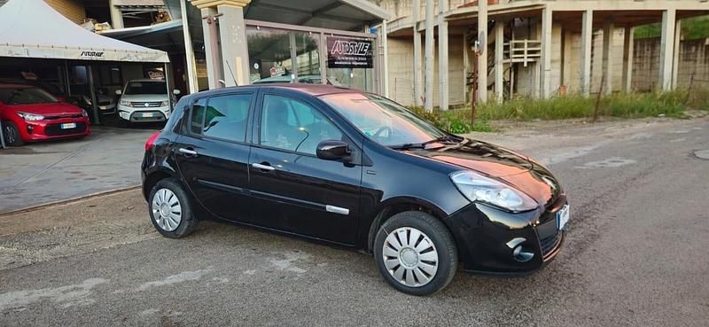 Usata Renault Clio II 75 CV (55 kW) 2011 Nero Berlina