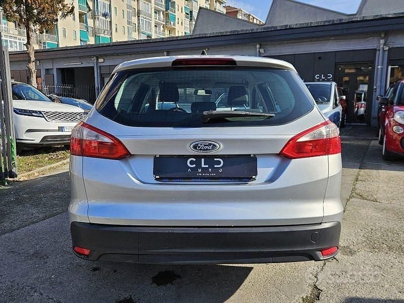Usata Ford Focus 125 CV (91 kW) 2012 Grigio Station wagon