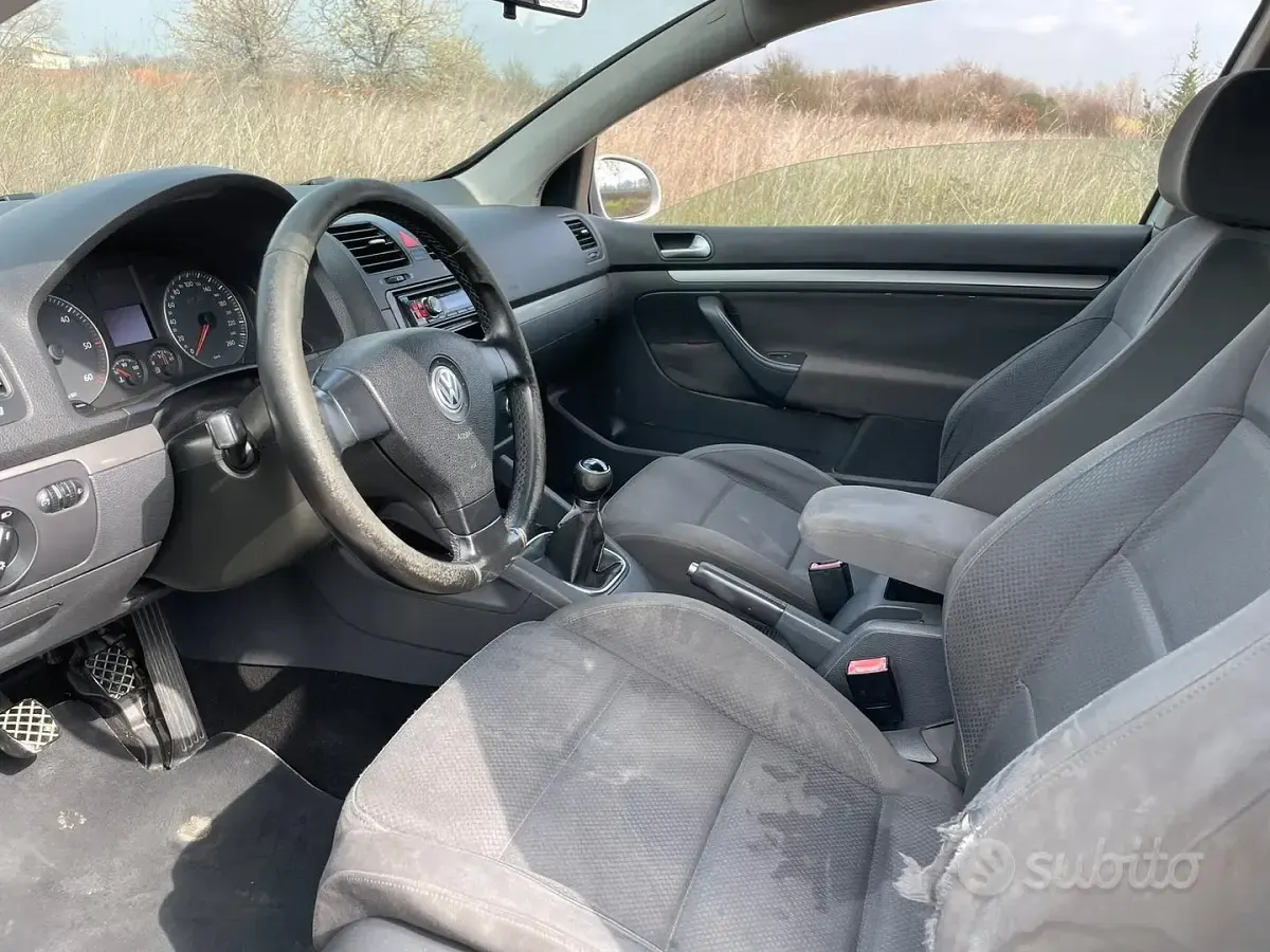 Usado VW Golf V Sportline 105 CV (77 kW) 2006 Gris Utilitario