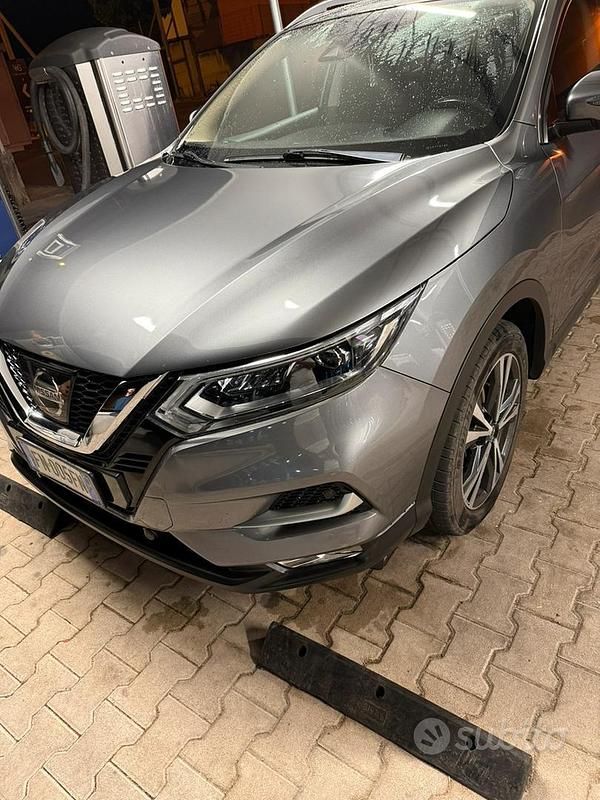Usata Nissan Qashqai N-Connecta 131 CV (96 kW) 2018 Grigio SUV