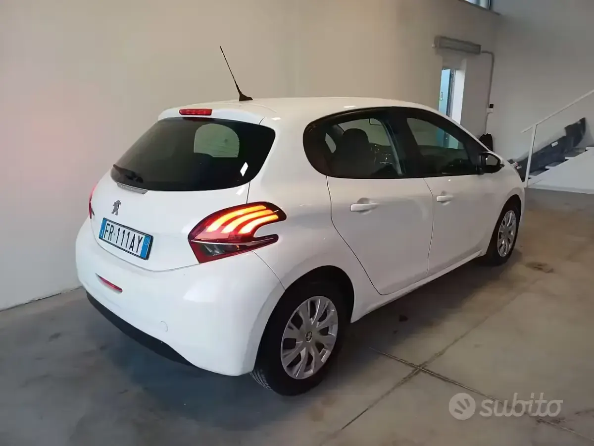 Usata Peugeot 208 Active 75 CV (55 kW) 2018 Bianco Utilitaria