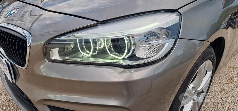 Begagnad BMW 220 Efficient Dynamics 190 HK (139 kW) 2015 Brun Minibuss