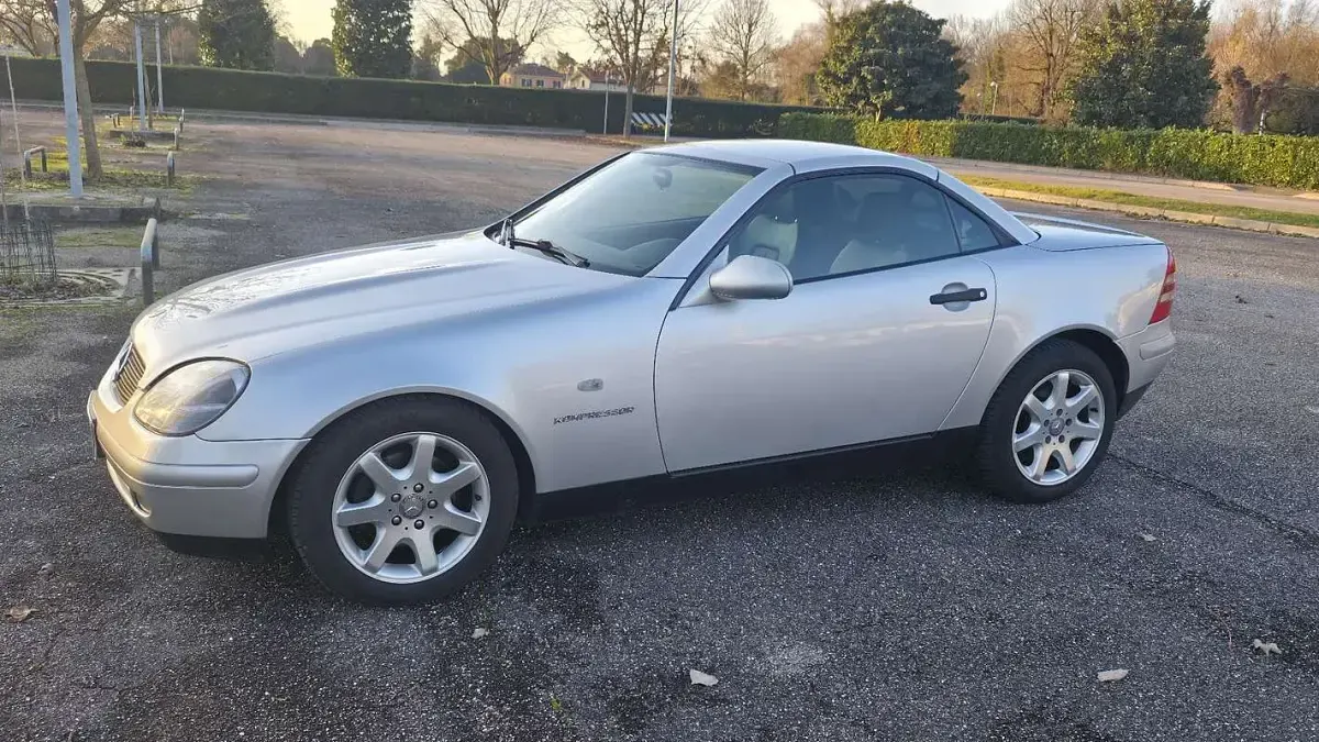 Usata Mercedes SLK200 192 CV (141 kW) 1999 Grigio Cabrio