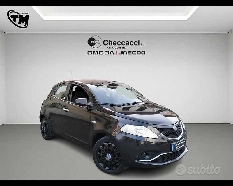 Usata Lancia Ypsilon Platinum 69 CV (50 kW) 2016 Nero Utilitaria