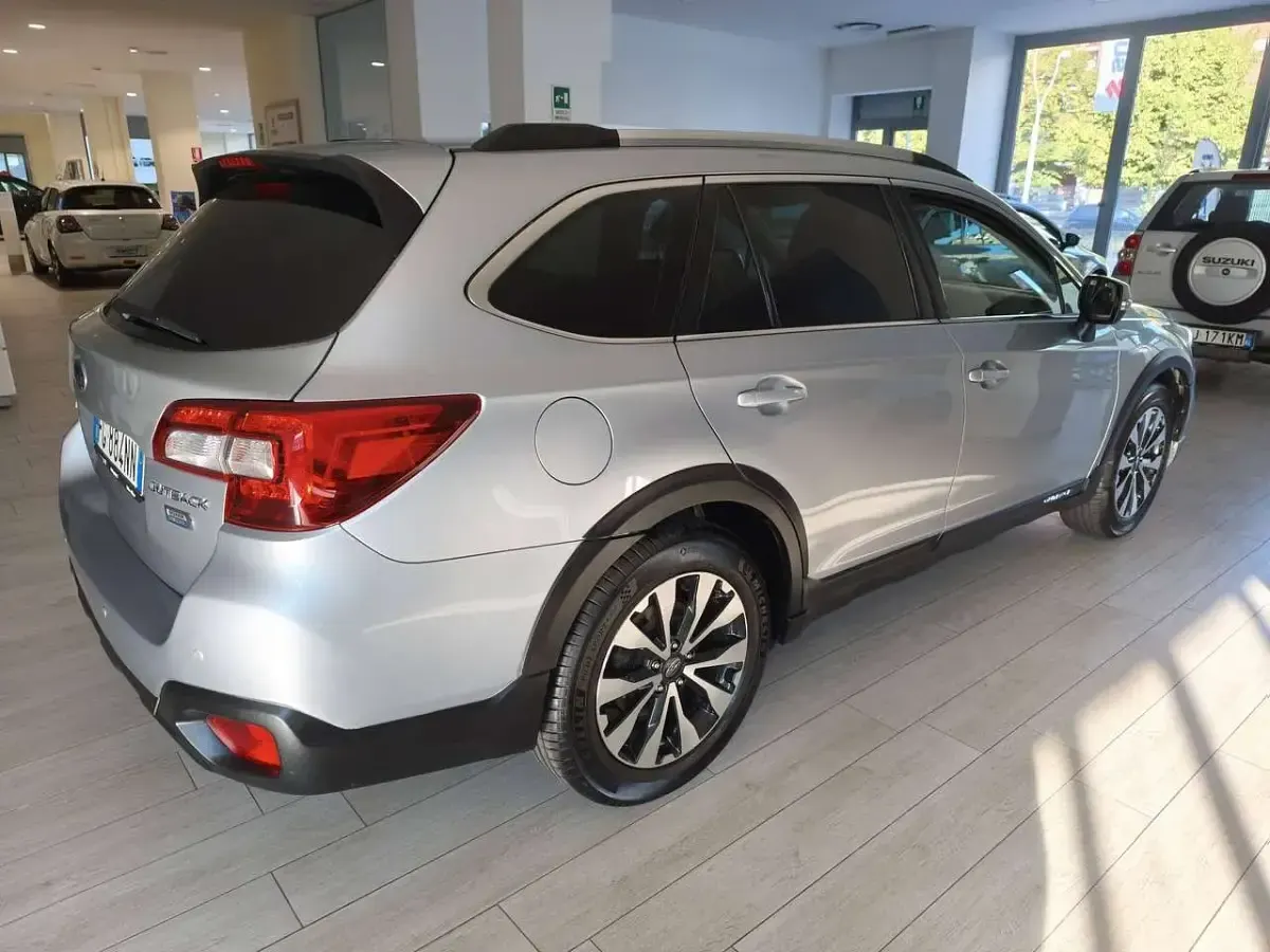 Usata Subaru Outback Style 150 CV (110 kW) 2016 Grigio Station wagon