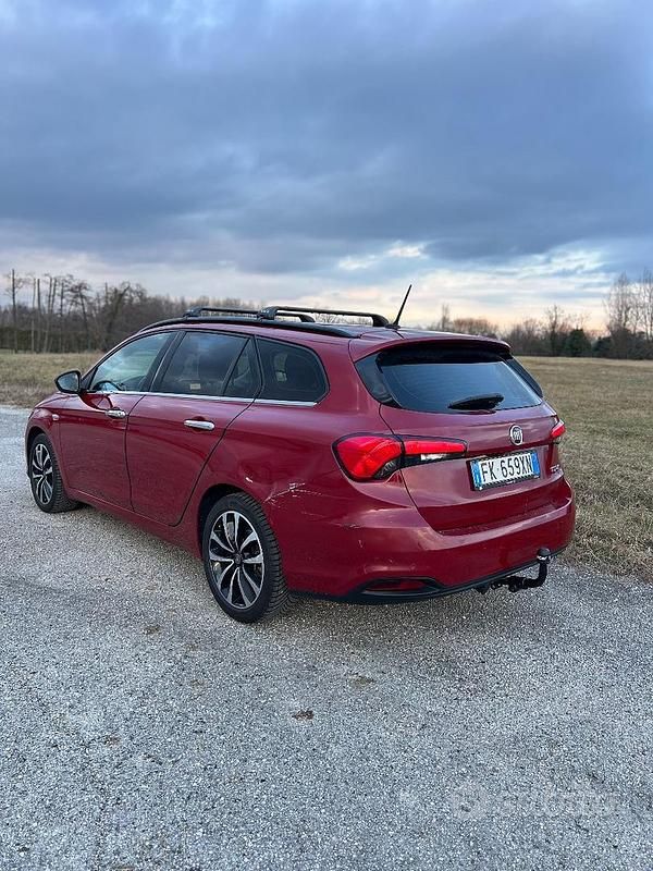 Usata Fiat Tipo 120 CV (88 kW) 2017 Rosso Station wagon