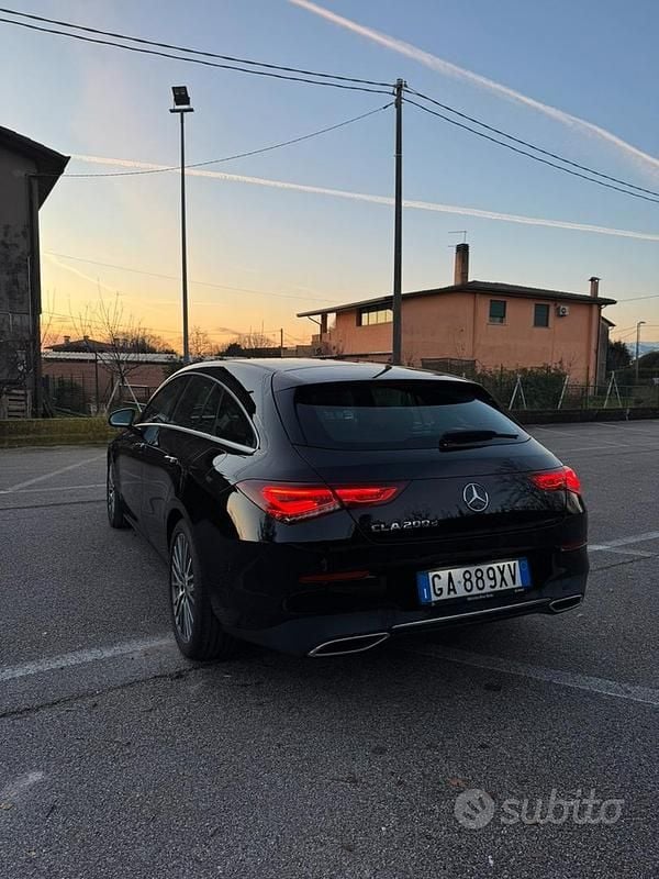 Usata Mercedes CLA200 Shooting Brake 150 CV (110 kW) 2020 Nero Station wagon