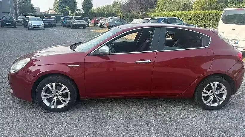 Usata Alfa Romeo Giulietta 105 CV (77 kW) 2012 Rosso Utilitaria