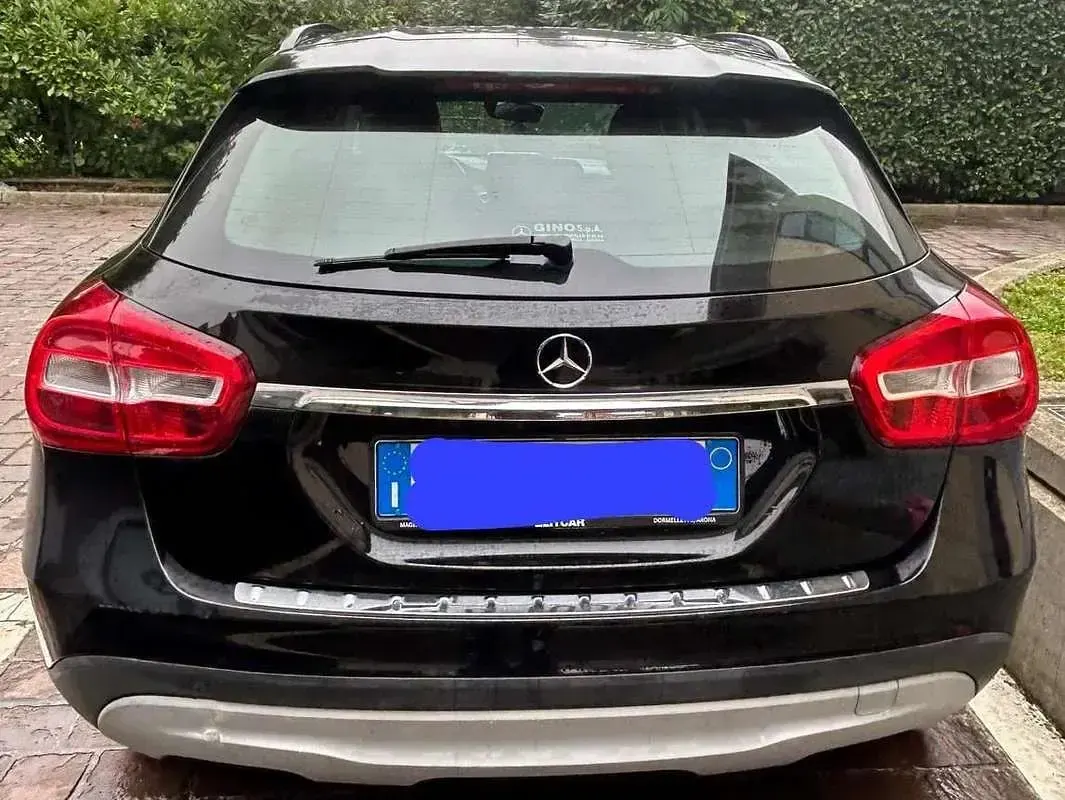 Usata Mercedes GLA180 Business 109 CV (80 kW) 2016 Nero SUV
