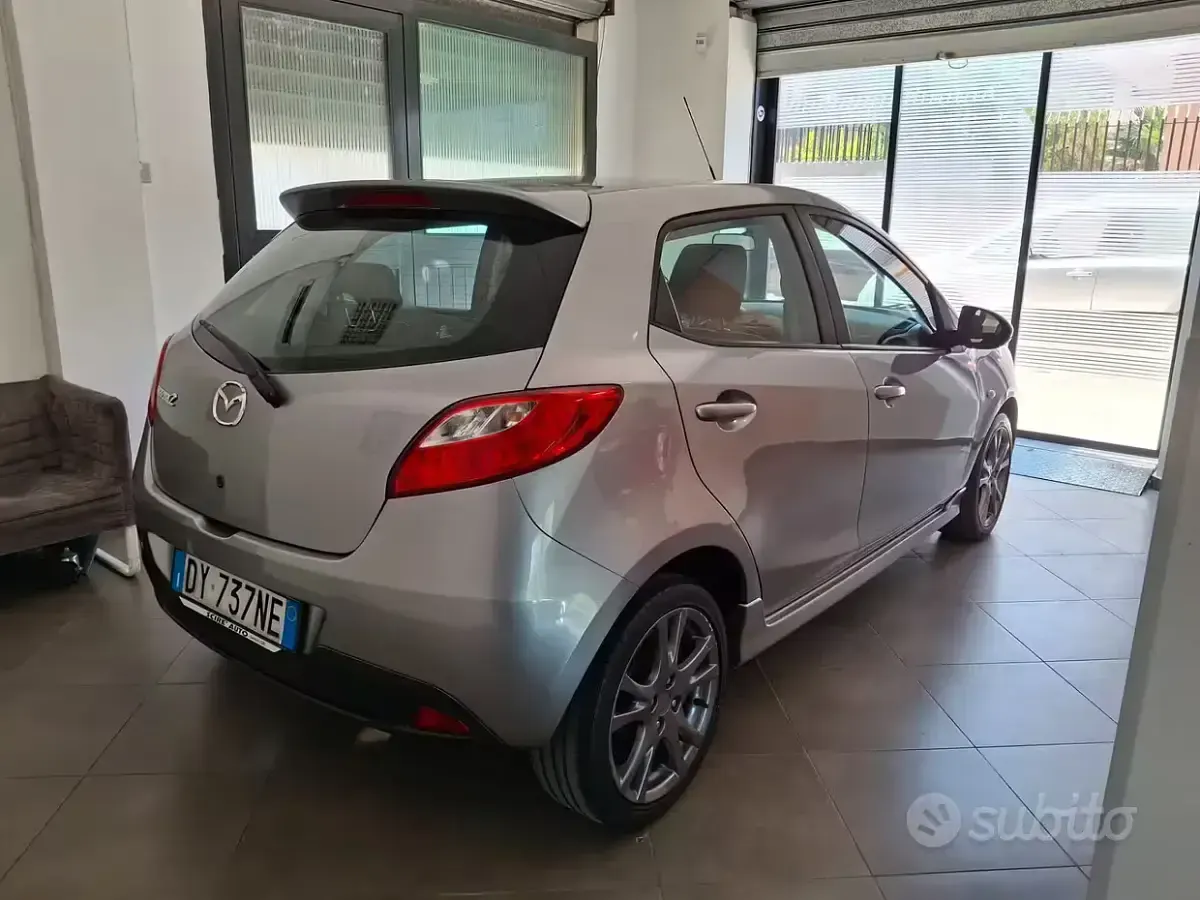 Usata Mazda 2 90 CV (66 kW) 2009 Grigio Utilitaria