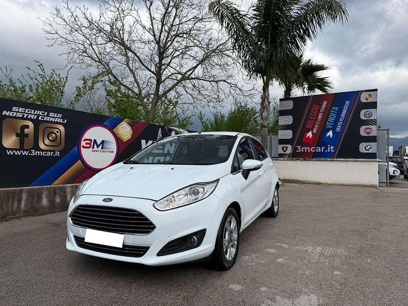 Usata Ford Fiesta 75 CV (55 kW) 2016 Bianco Utilitaria