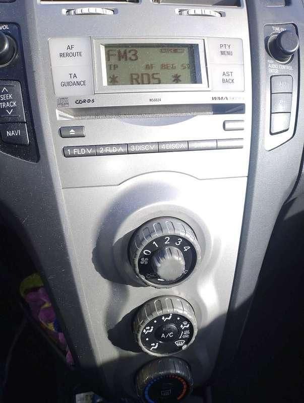 Usata Toyota Yaris Sol 87 CV (63 kW) 2008 Grigio Utilitaria